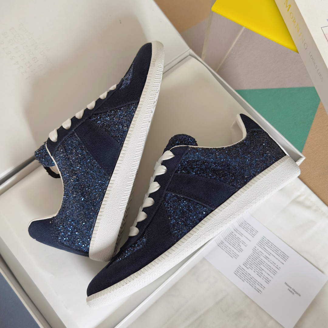 顶级版本:情侣款
MaisonMargiela MM6 马吉拉 情侣款 德训鞋 休闲 运动鞋
原版购入开