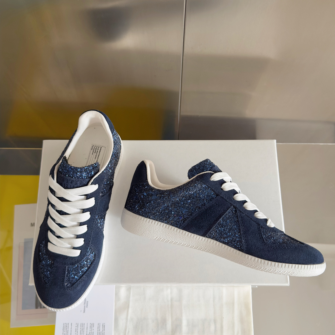 顶级版本:情侣款
MaisonMargiela MM6 马吉拉 情侣款 德训鞋 休闲 运动鞋
原版购入开