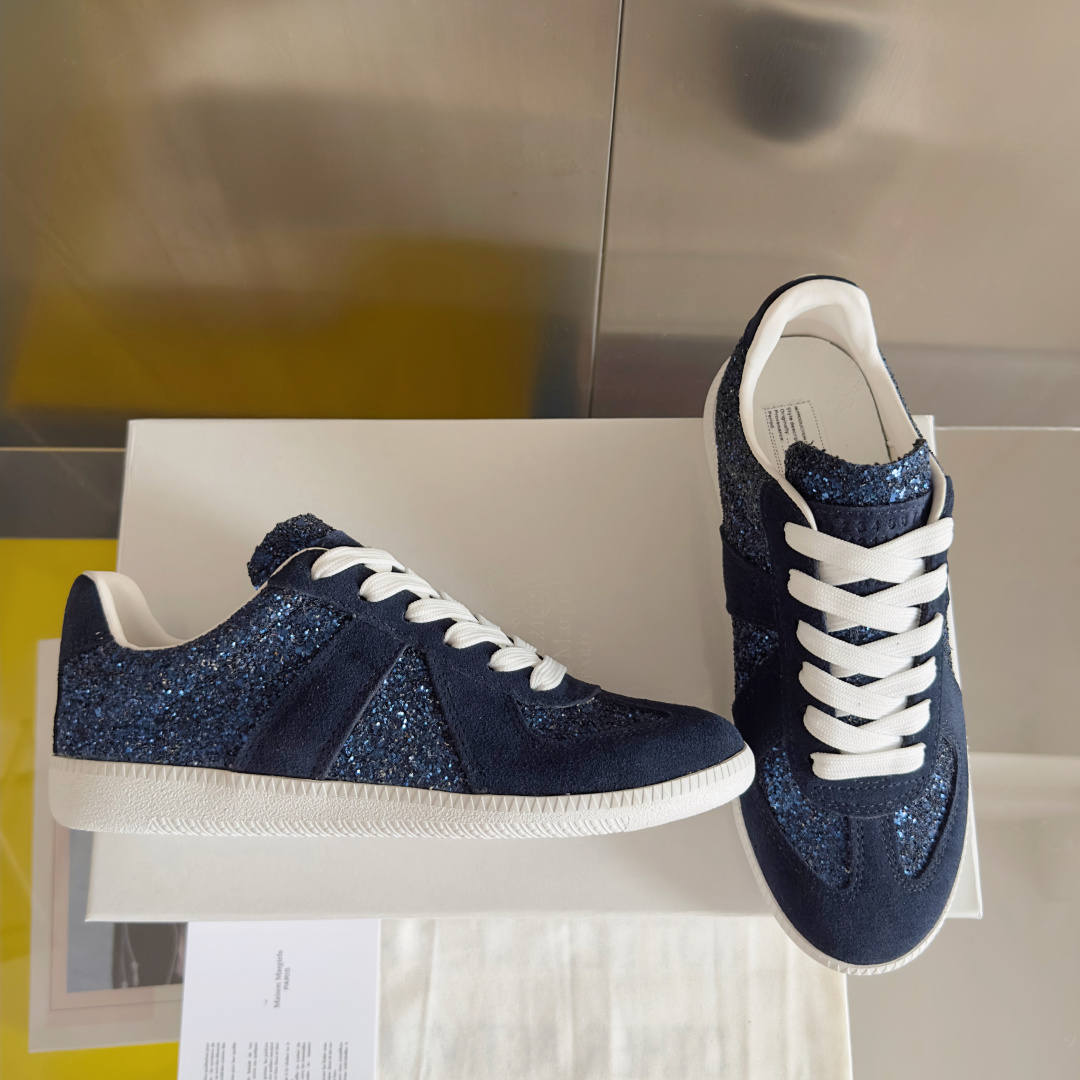 顶级版本:情侣款
MaisonMargiela MM6 马吉拉 情侣款 德训鞋 休闲 运动鞋
原版购入开