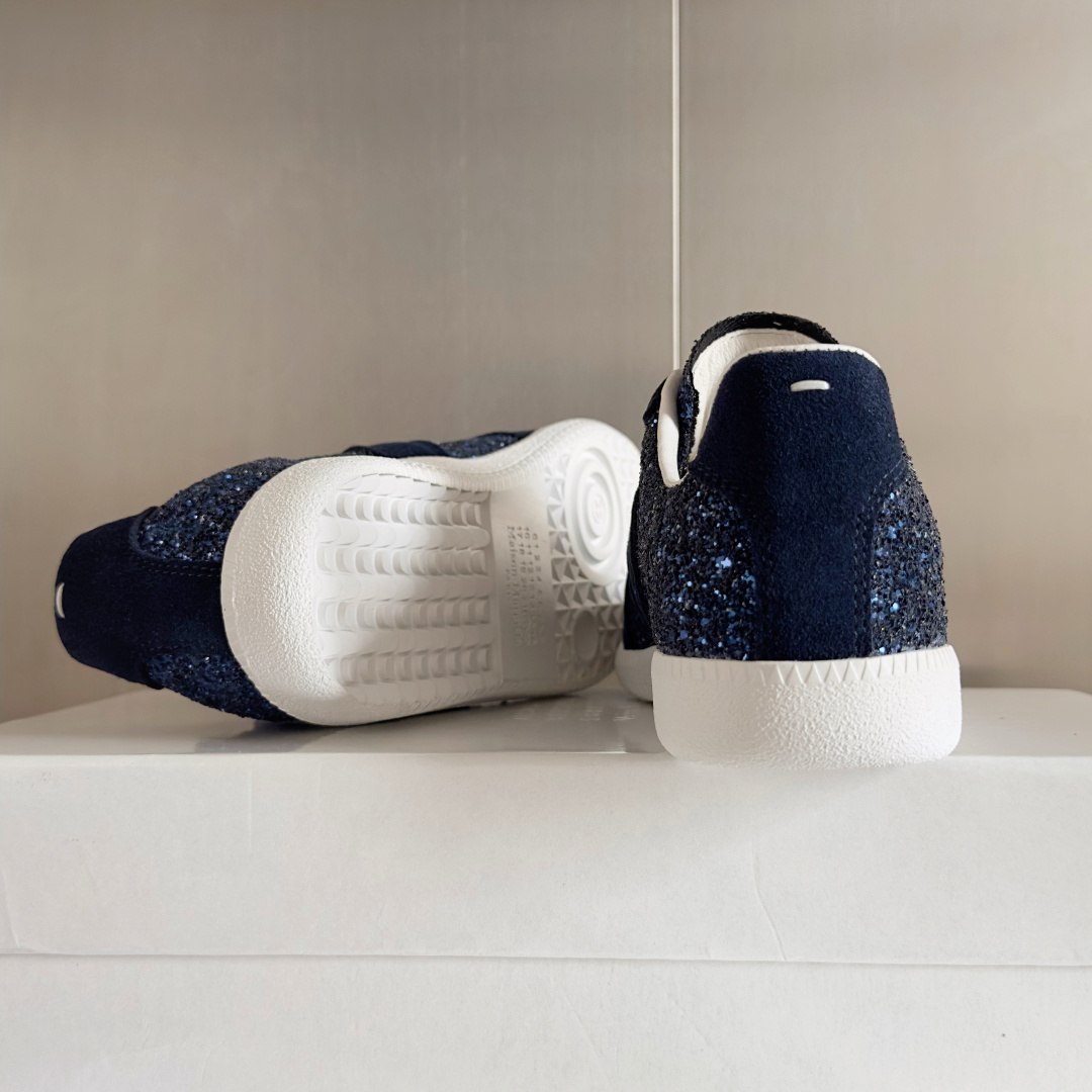 顶级版本:情侣款
MaisonMargiela MM6 马吉拉 情侣款 德训鞋 休闲 运动鞋
原版购入开