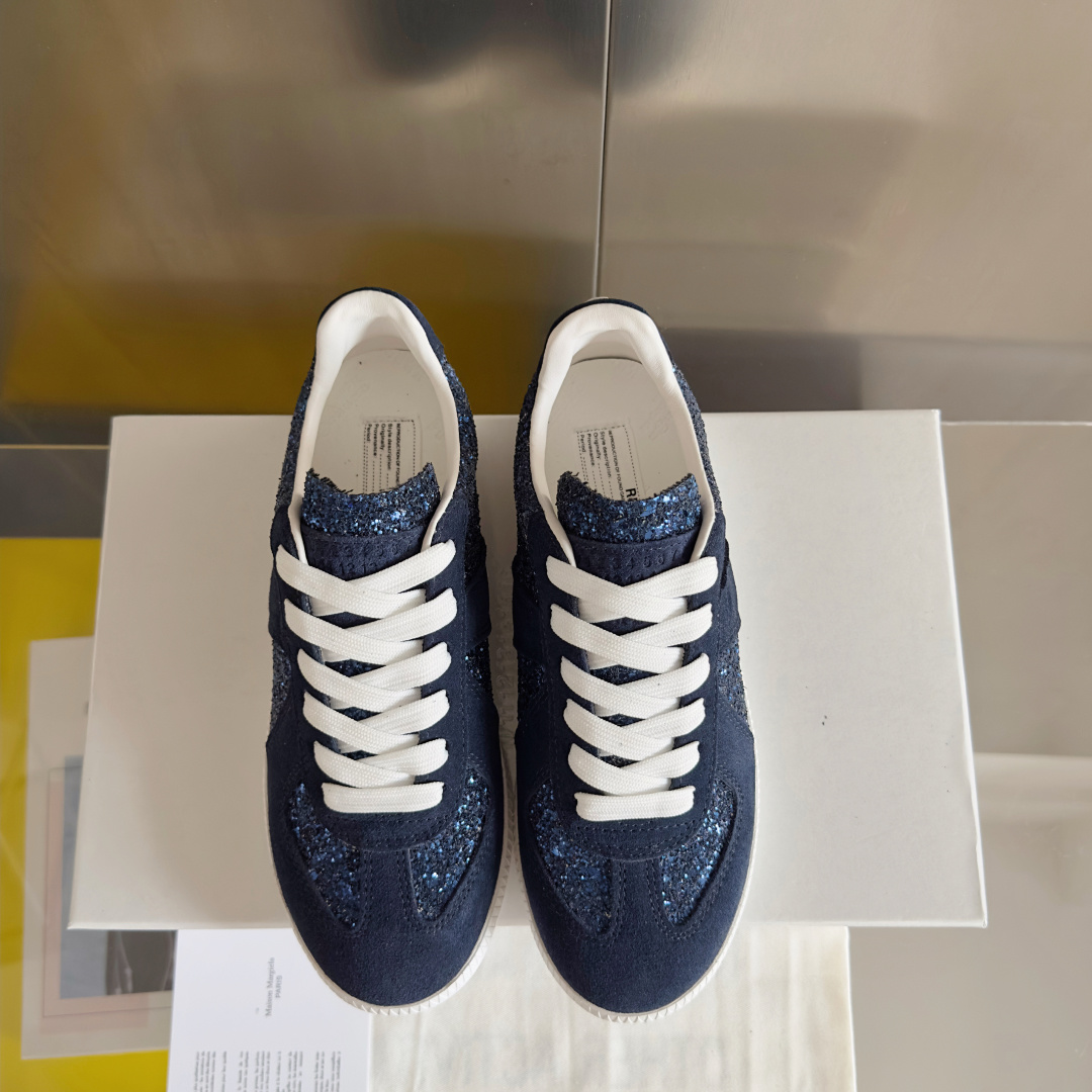 顶级版本:情侣款
MaisonMargiela MM6 马吉拉 情侣款 德训鞋 休闲 运动鞋
原版购入开