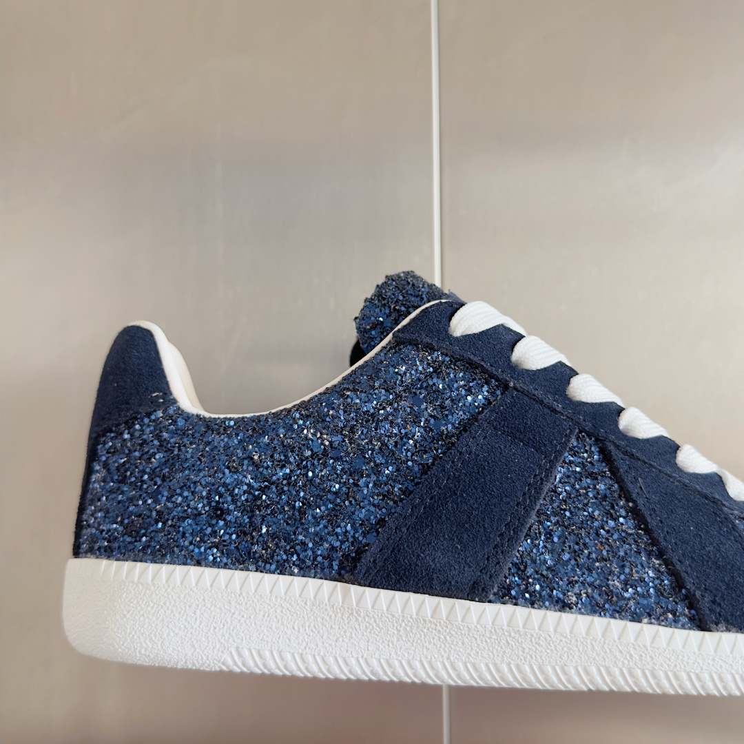 顶级版本:情侣款
MaisonMargiela MM6 马吉拉 情侣款 德训鞋 休闲 运动鞋
原版购入开
