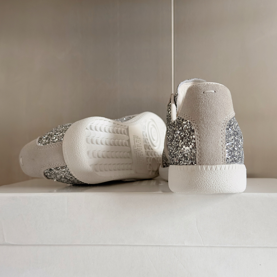 顶级版本:情侣款
MaisonMargiela MM6 马吉拉 情侣款 德训鞋 休闲 运动鞋
原版购入开