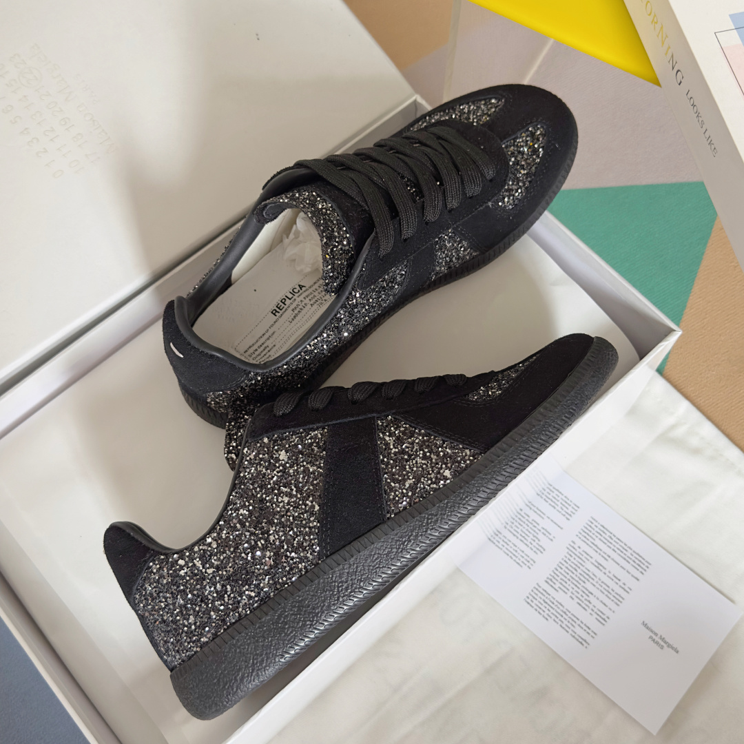 顶级版本:情侣款
MaisonMargiela MM6 马吉拉 情侣款 德训鞋 休闲 运动鞋
原版购入开