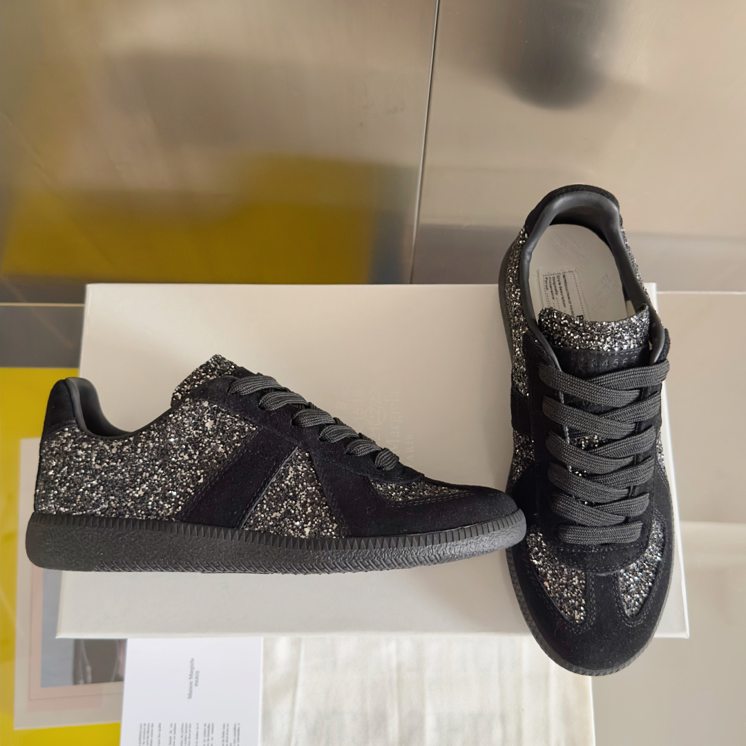 顶级版本:情侣款
MaisonMargiela MM6 马吉拉 情侣款 德训鞋 休闲 运动鞋
原版购入开