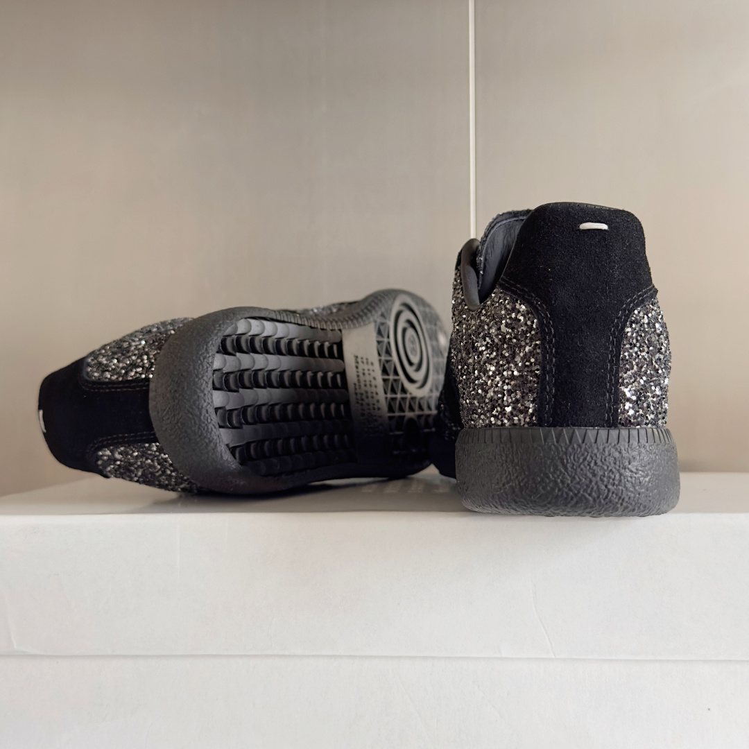 顶级版本:情侣款
MaisonMargiela MM6 马吉拉 情侣款 德训鞋 休闲 运动鞋
原版购入开