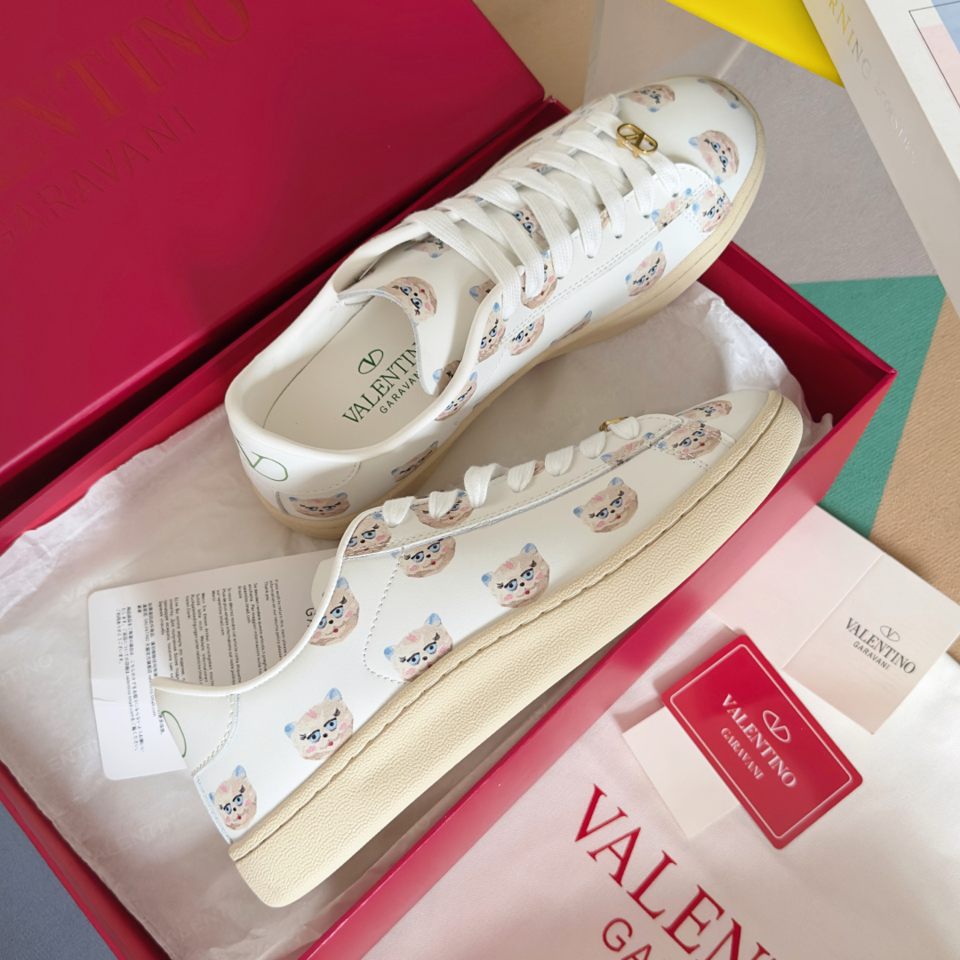 顶级版本：情侣款
Valentino华伦天奴 Royco系列 情侣款 樱桃 猫咪 休闲 运动鞋 小白鞋
