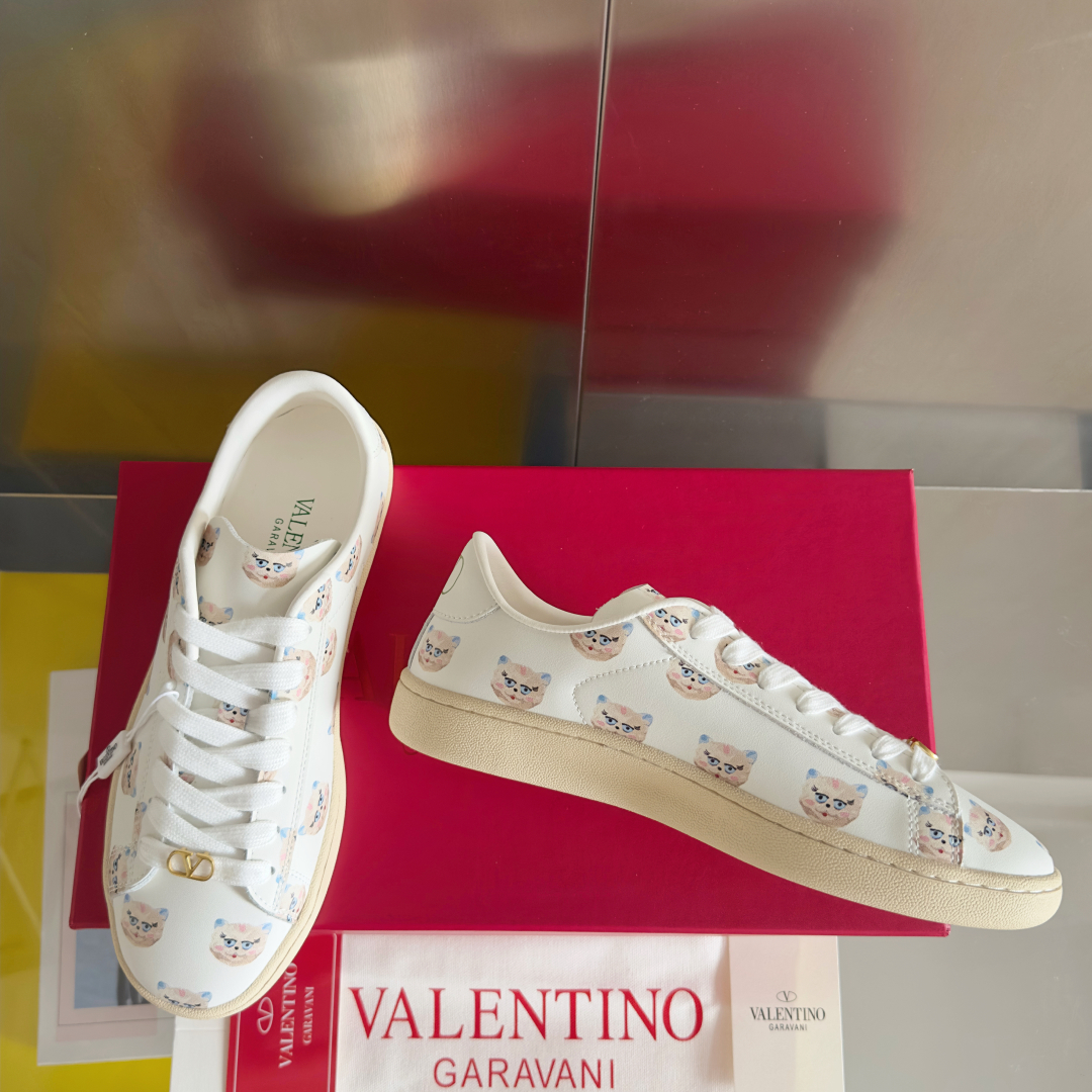 顶级版本：情侣款
Valentino华伦天奴 Royco系列 情侣款 樱桃 猫咪 休闲 运动鞋 小白鞋
