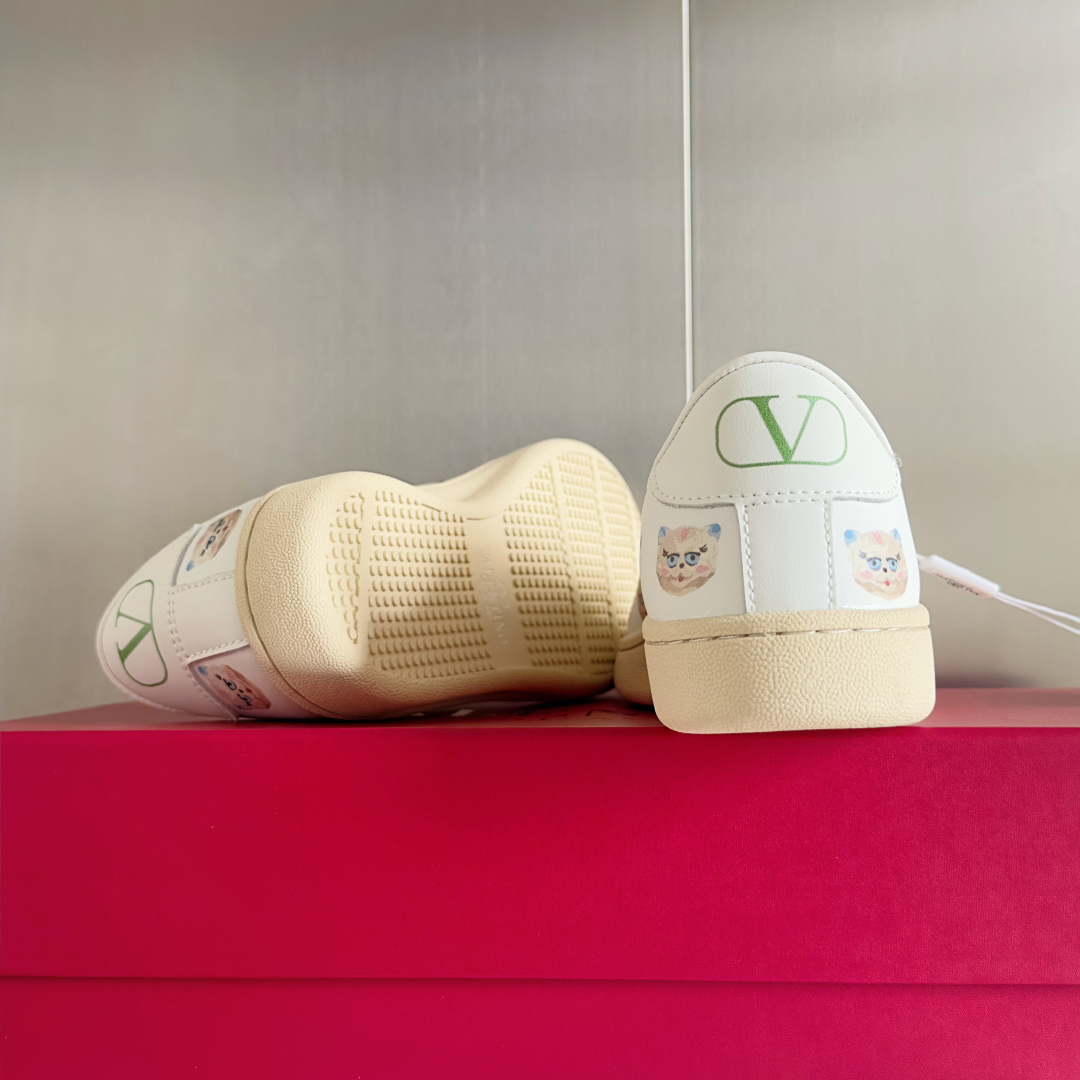 顶级版本：情侣款
Valentino华伦天奴 Royco系列 情侣款 樱桃 猫咪 休闲 运动鞋 小白鞋
