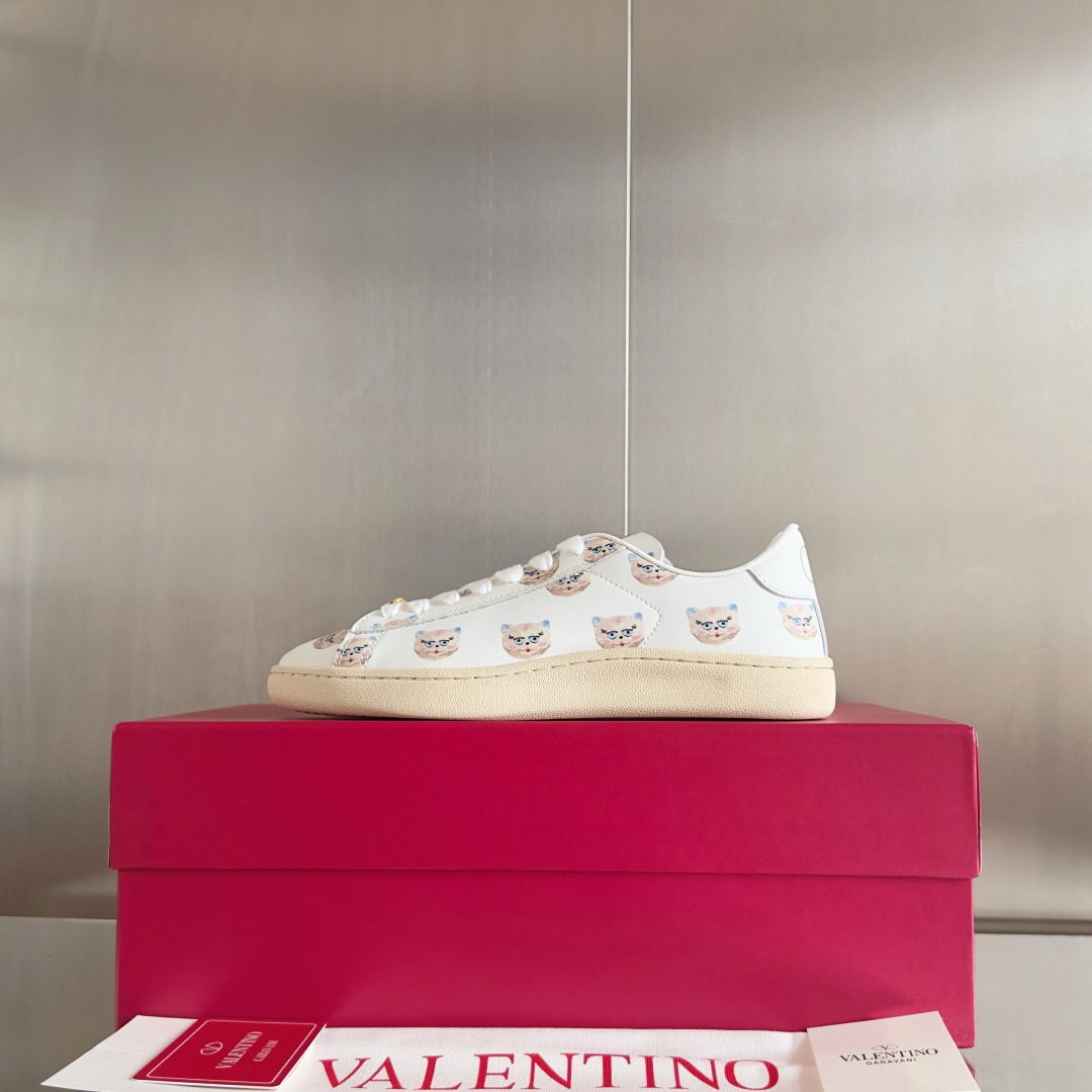 顶级版本：情侣款
Valentino华伦天奴 Royco系列 情侣款 樱桃 猫咪 休闲 运动鞋 小白鞋
