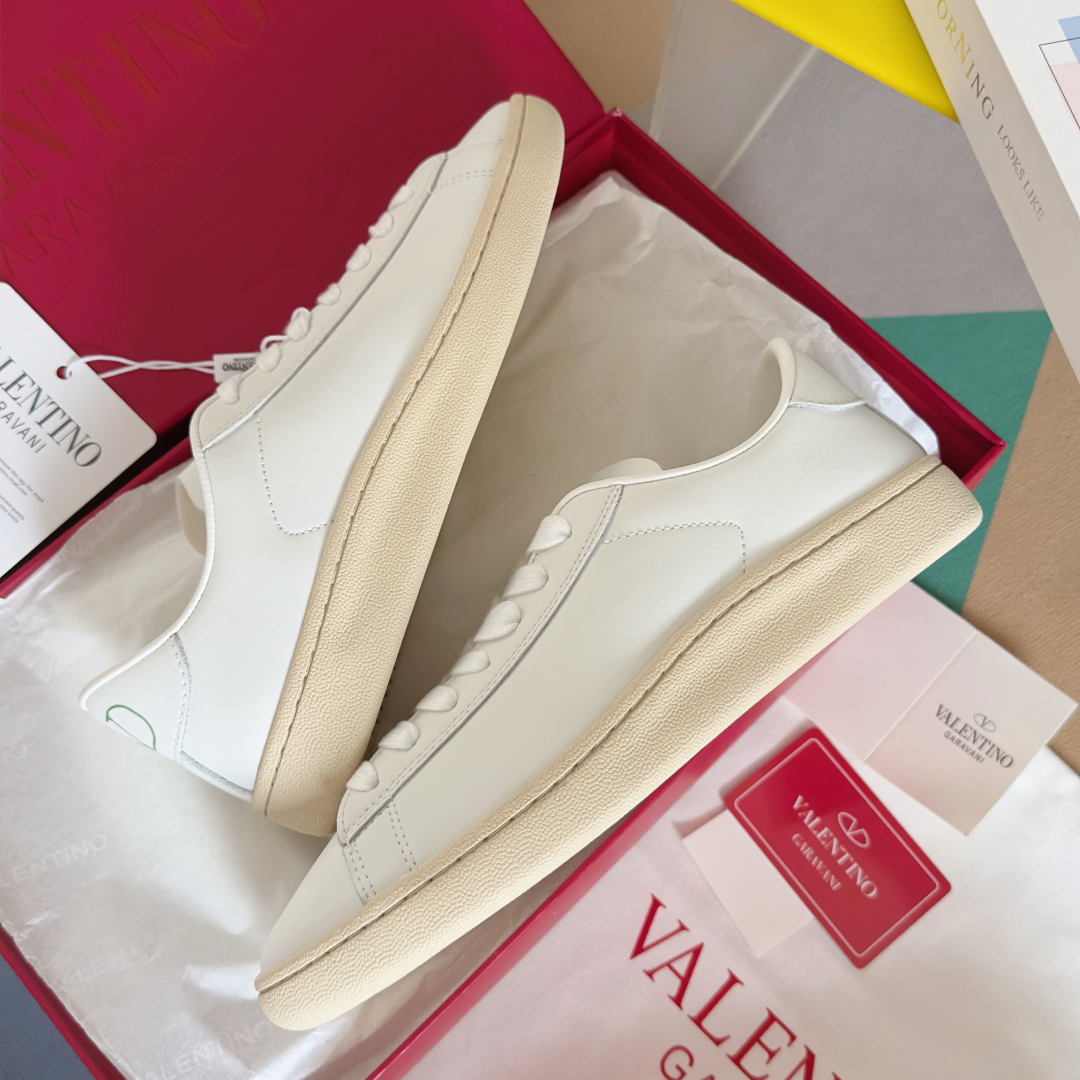 顶级版本：情侣款
Valentino华伦天奴 Royco系列 情侣款 樱桃 猫咪 休闲 运动鞋 小白鞋
