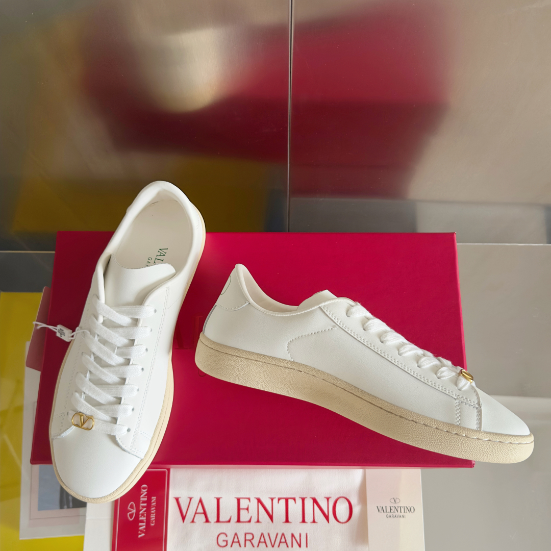 顶级版本：情侣款
Valentino华伦天奴 Royco系列 情侣款 樱桃 猫咪 休闲 运动鞋 小白鞋
