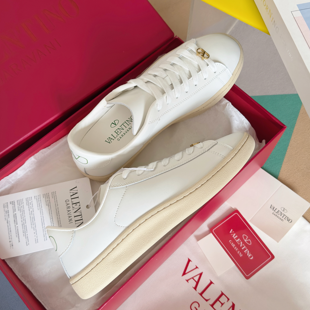 顶级版本：情侣款
Valentino华伦天奴 Royco系列 情侣款 樱桃 猫咪 休闲 运动鞋 小白鞋
