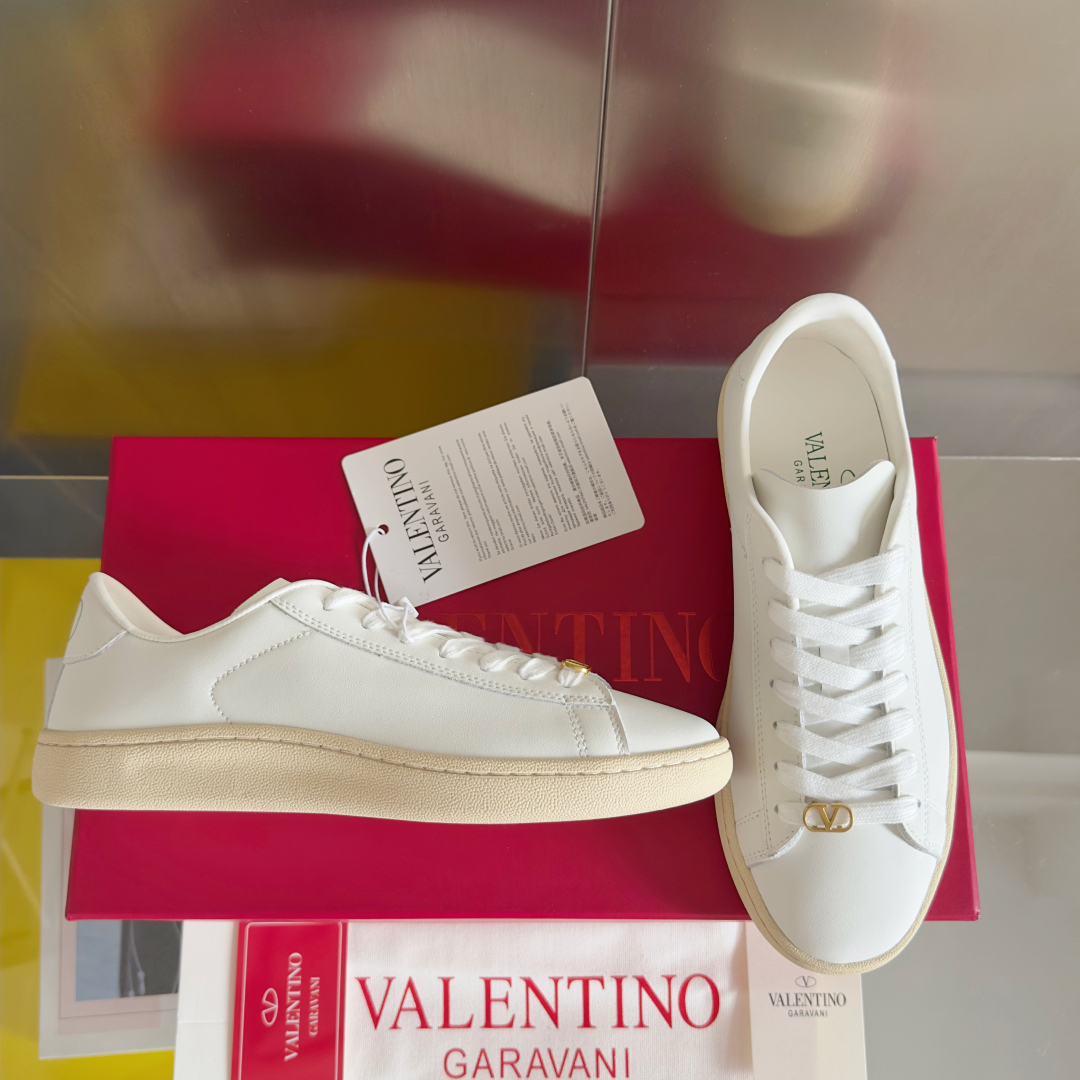 顶级版本：情侣款
Valentino华伦天奴 Royco系列 情侣款 樱桃 猫咪 休闲 运动鞋 小白鞋
