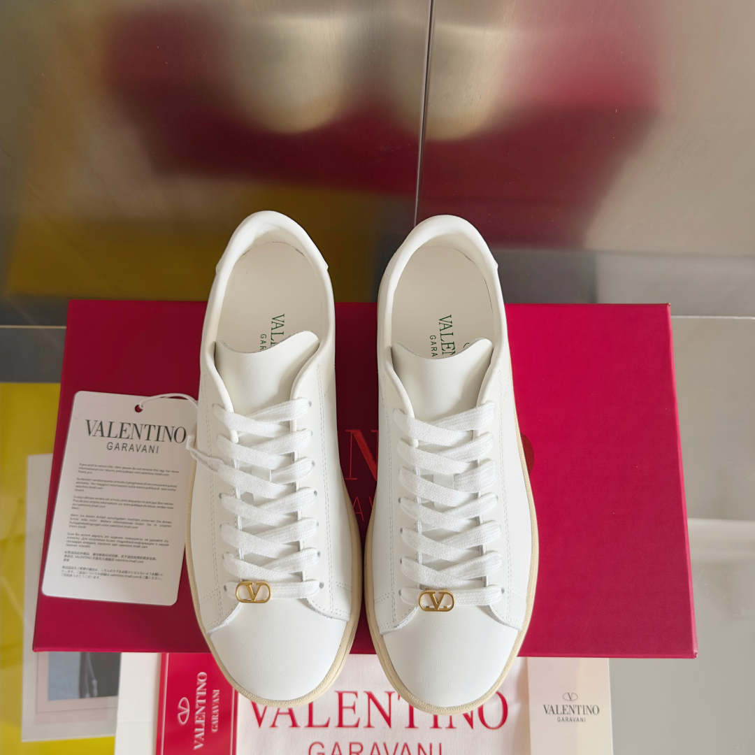 顶级版本：情侣款
Valentino华伦天奴 Royco系列 情侣款 樱桃 猫咪 休闲 运动鞋 小白鞋

