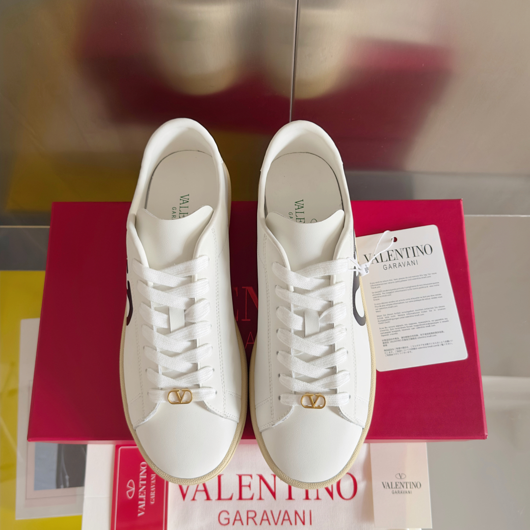 顶级版本：情侣款
Valentino华伦天奴 Royco系列 情侣款 樱桃 猫咪 休闲 运动鞋 小白鞋
