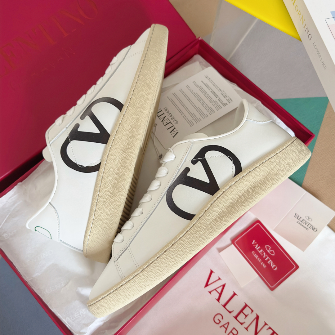 顶级版本：情侣款
Valentino华伦天奴 Royco系列 情侣款 樱桃 猫咪 休闲 运动鞋 小白鞋
