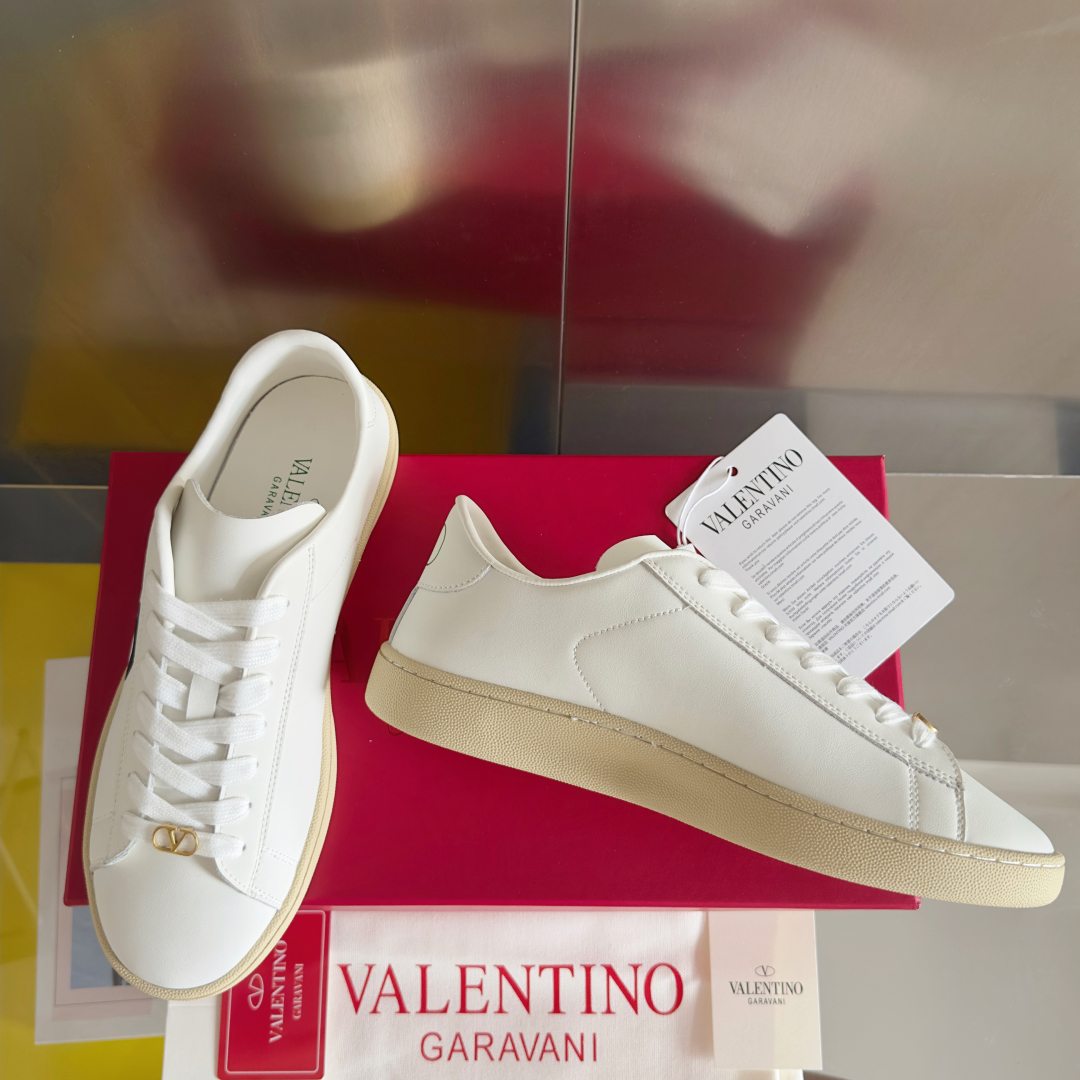 顶级版本：情侣款
Valentino华伦天奴 Royco系列 情侣款 樱桃 猫咪 休闲 运动鞋 小白鞋
