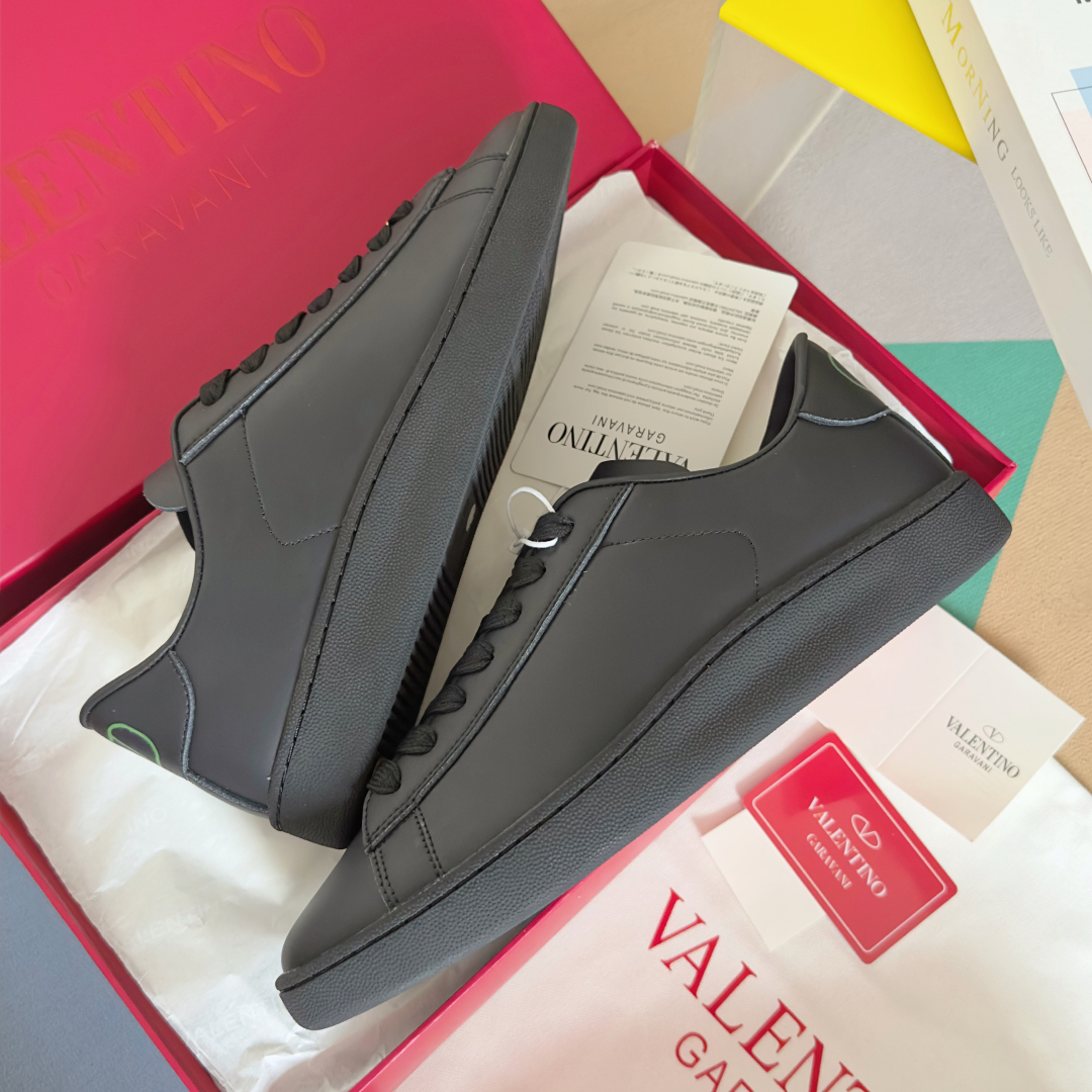 顶级版本：情侣款
Valentino华伦天奴 Royco系列 情侣款 樱桃 猫咪 休闲 运动鞋 小白鞋
