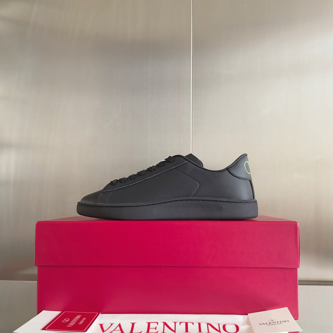 顶级版本：情侣款
Valentino华伦天奴 Royco系列 情侣款 樱桃 猫咪 休闲 运动鞋 小白鞋
