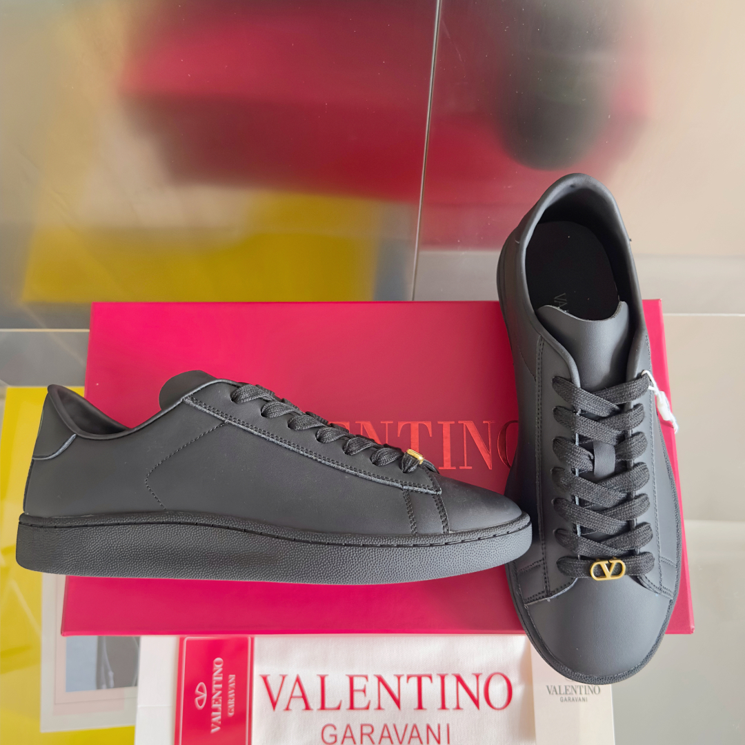 顶级版本：情侣款
Valentino华伦天奴 Royco系列 情侣款 樱桃 猫咪 休闲 运动鞋 小白鞋
