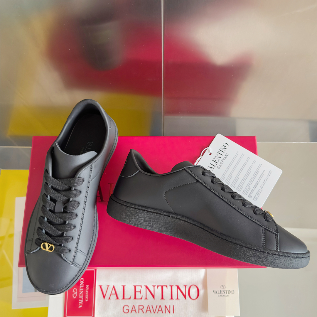 顶级版本：情侣款
Valentino华伦天奴 Royco系列 情侣款 樱桃 猫咪 休闲 运动鞋 小白鞋
