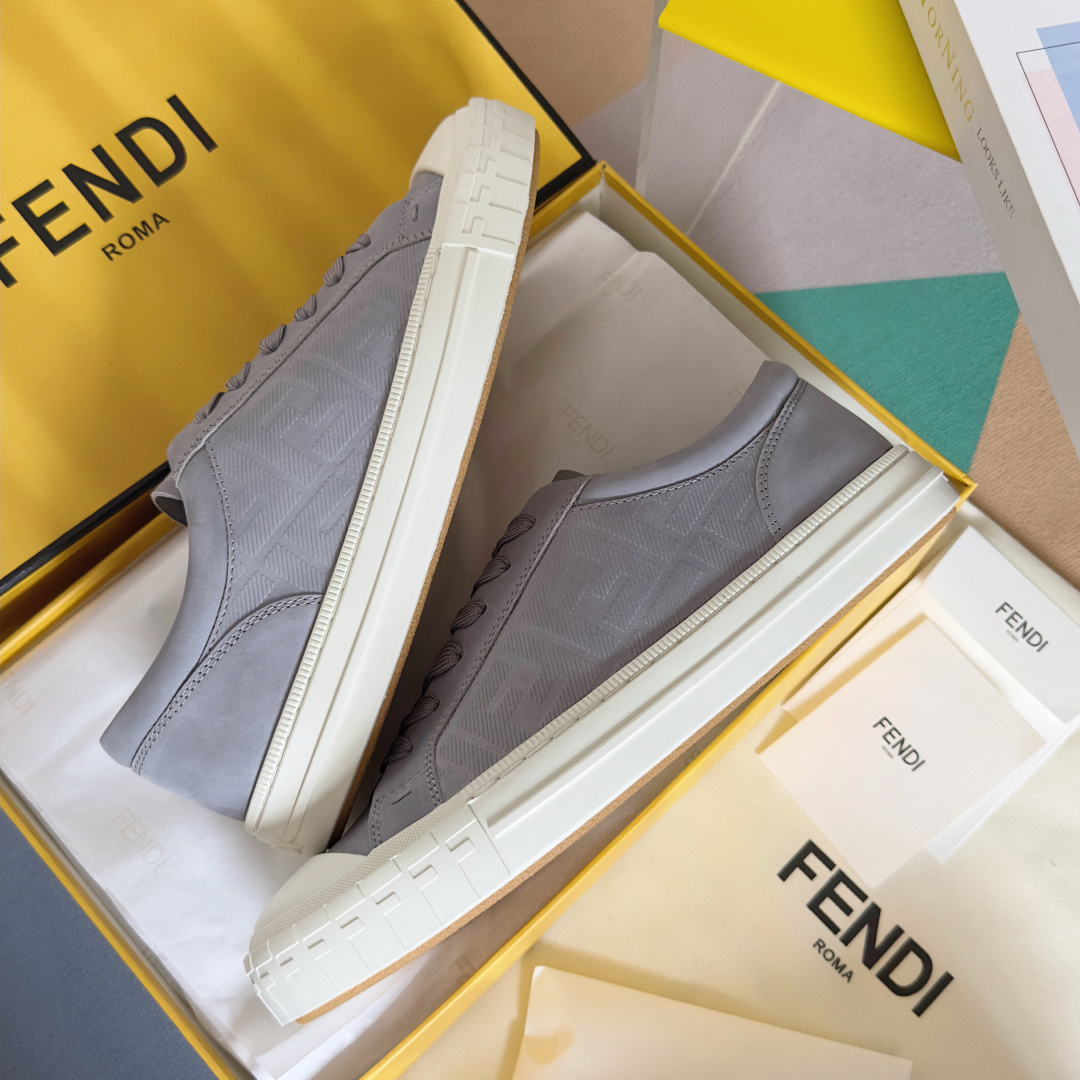 顶级版本:情侣款
Fendi芬迪Domino系列 老花FF帆布 情侣款 休闲 运动鞋 滑板鞋
原版购入开