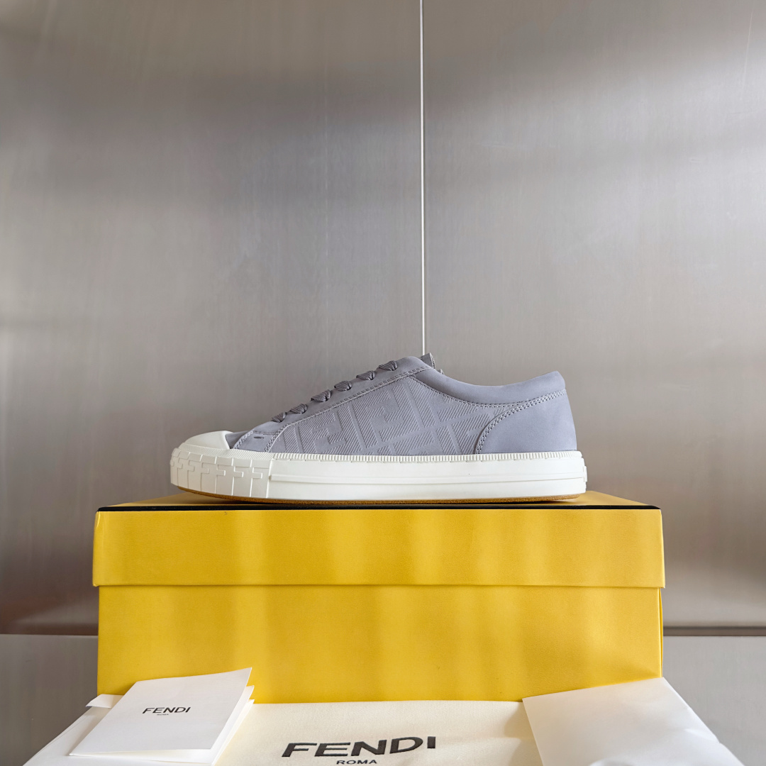 顶级版本:情侣款
Fendi芬迪Domino系列 老花FF帆布 情侣款 休闲 运动鞋 滑板鞋
原版购入开