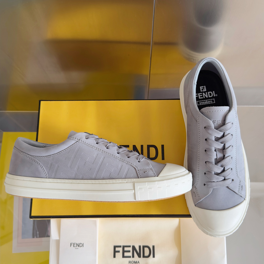 顶级版本:情侣款
Fendi芬迪Domino系列 老花FF帆布 情侣款 休闲 运动鞋 滑板鞋
原版购入开