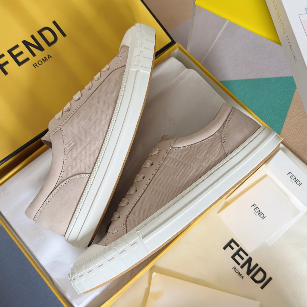 顶级版本:情侣款
Fendi芬迪Domino系列 老花FF帆布 情侣款 休闲 运动鞋 滑板鞋
原版购入开