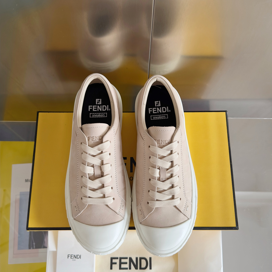 顶级版本:情侣款
Fendi芬迪Domino系列 老花FF帆布 情侣款 休闲 运动鞋 滑板鞋
原版购入开