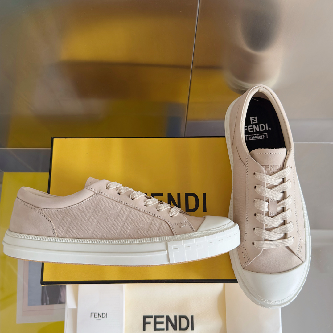 顶级版本:情侣款
Fendi芬迪Domino系列 老花FF帆布 情侣款 休闲 运动鞋 滑板鞋
原版购入开