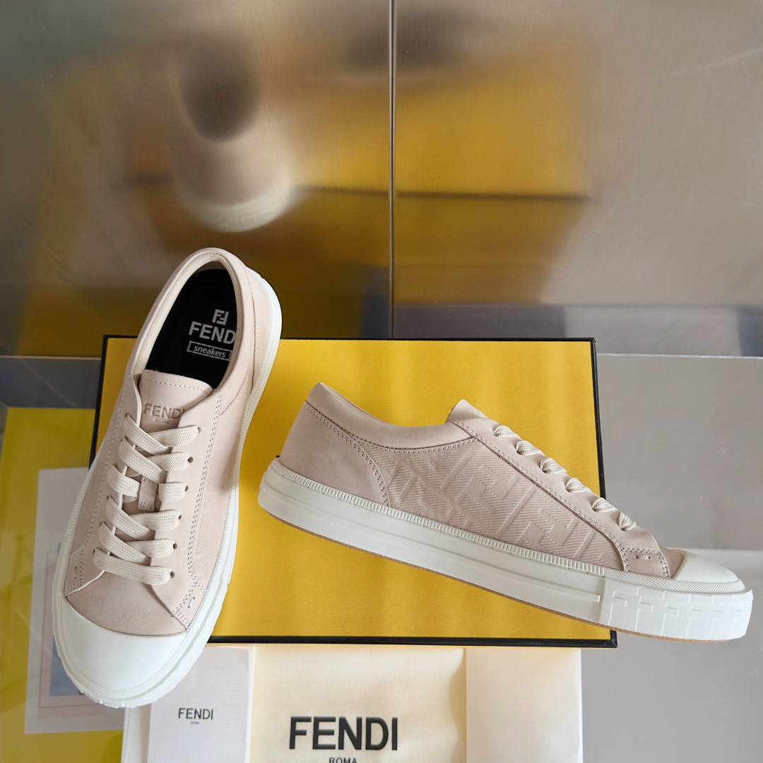 顶级版本:情侣款
Fendi芬迪Domino系列 老花FF帆布 情侣款 休闲 运动鞋 滑板鞋
原版购入开
