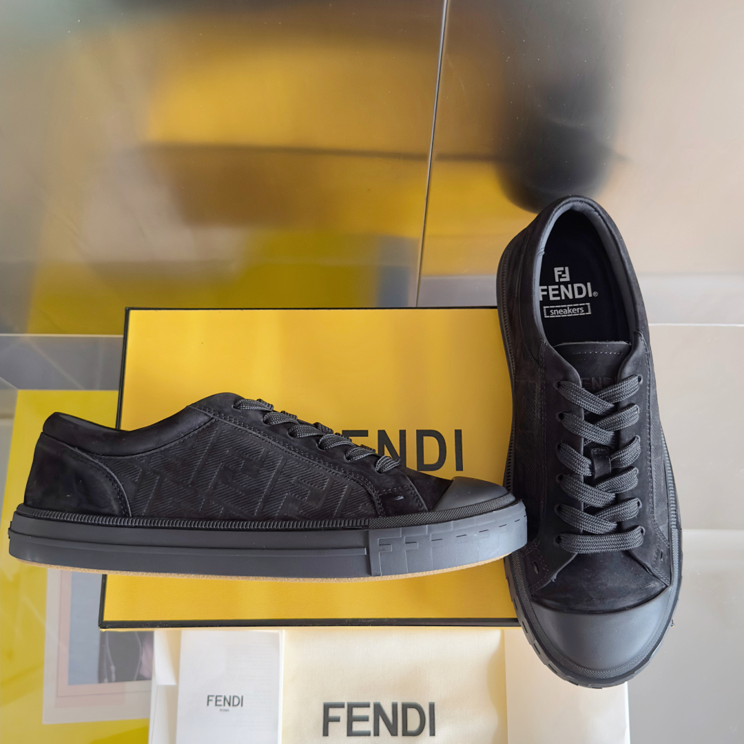 顶级版本:情侣款
Fendi芬迪Domino系列 老花FF帆布 情侣款 休闲 运动鞋 滑板鞋
原版购入开