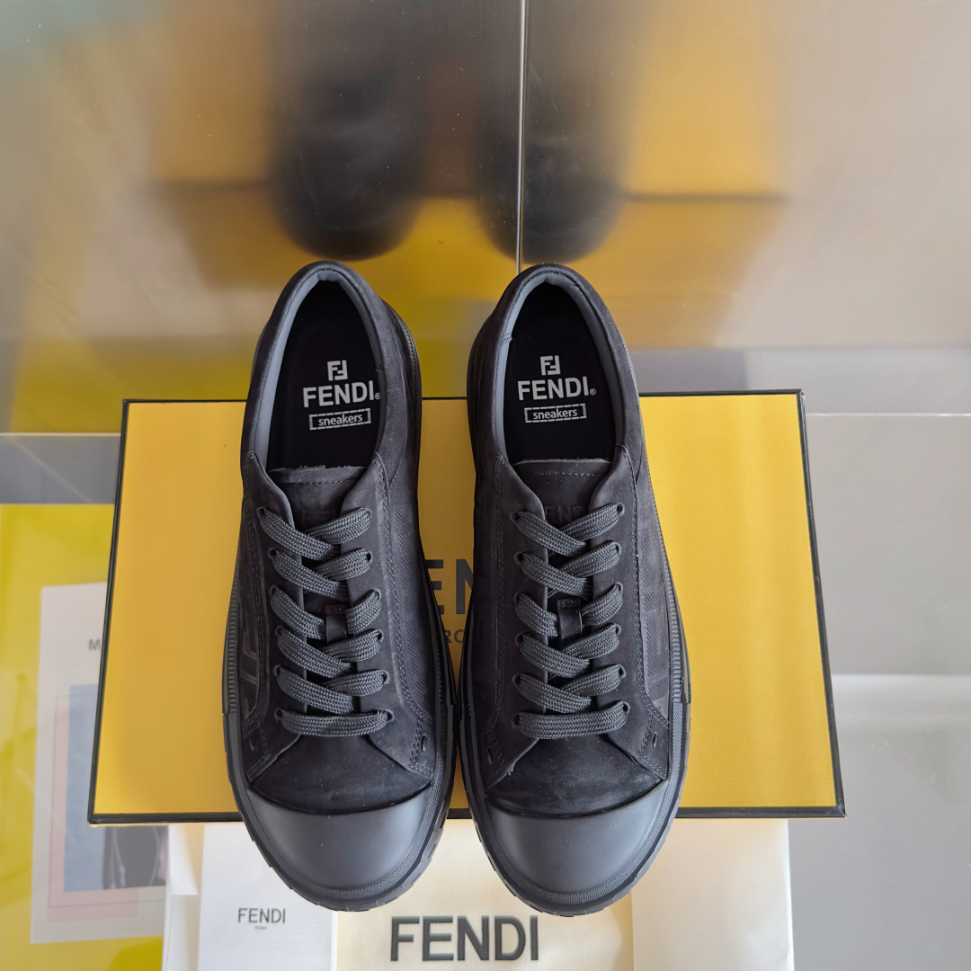 顶级版本:情侣款
Fendi芬迪Domino系列 老花FF帆布 情侣款 休闲 运动鞋 滑板鞋
原版购入开