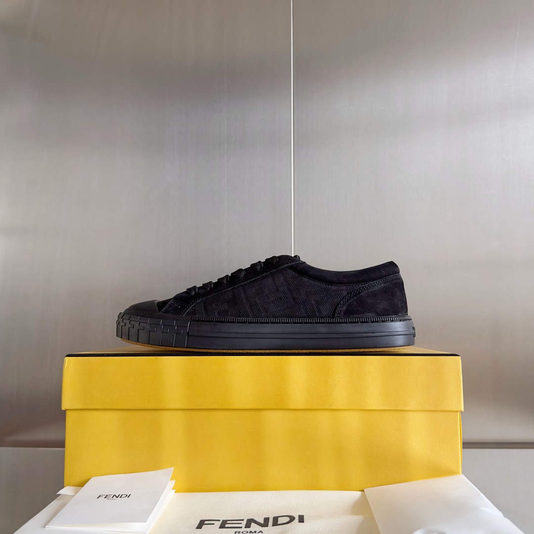 顶级版本:情侣款
Fendi芬迪Domino系列 老花FF帆布 情侣款 休闲 运动鞋 滑板鞋
原版购入开