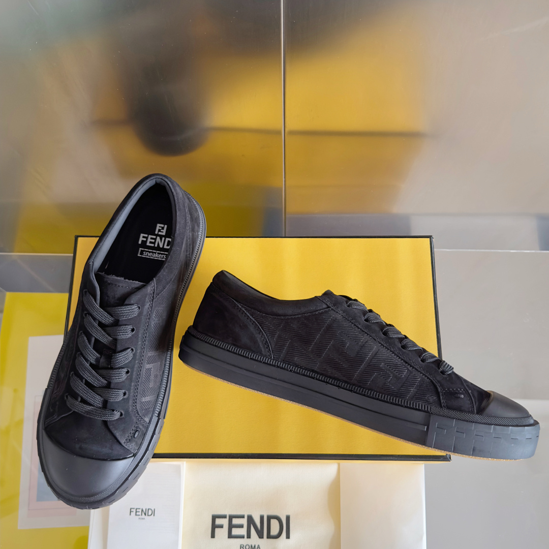 顶级版本:情侣款
Fendi芬迪Domino系列 老花FF帆布 情侣款 休闲 运动鞋 滑板鞋
原版购入开