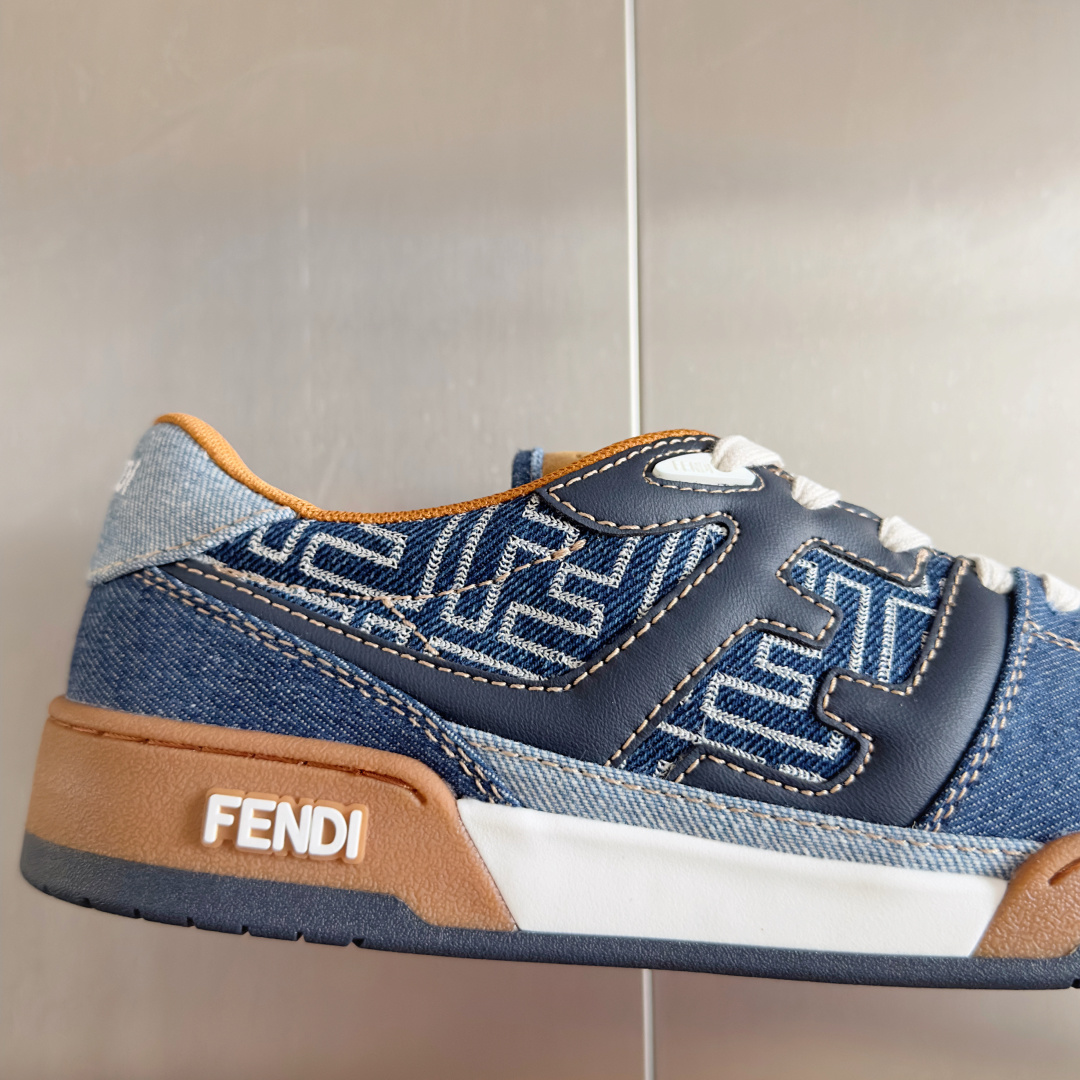 顶级版本:情侣款
Fendi芬迪match胶囊系列 情侣款 休闲 运动鞋 板鞋
原版购入开发 做货 设计