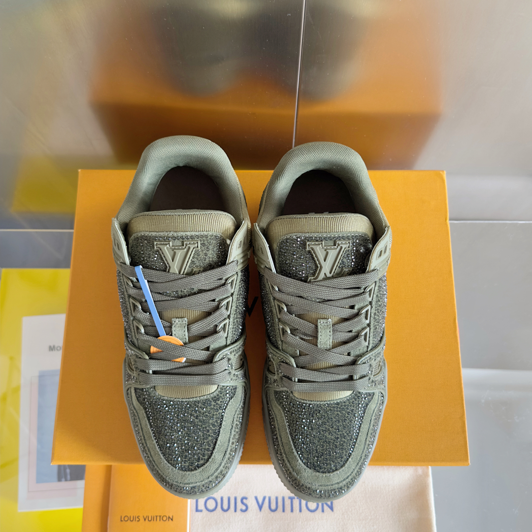 顶级版本：男款
LV TARINE路易威登 驴牌 L家 情侣款 休闲 运动鞋 滑板鞋
原版购入开发 做货