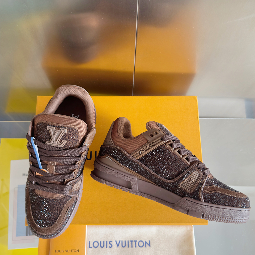 顶级版本：男款
LV TARINE路易威登 驴牌 L家 情侣款 休闲 运动鞋 滑板鞋
原版购入开发 做货