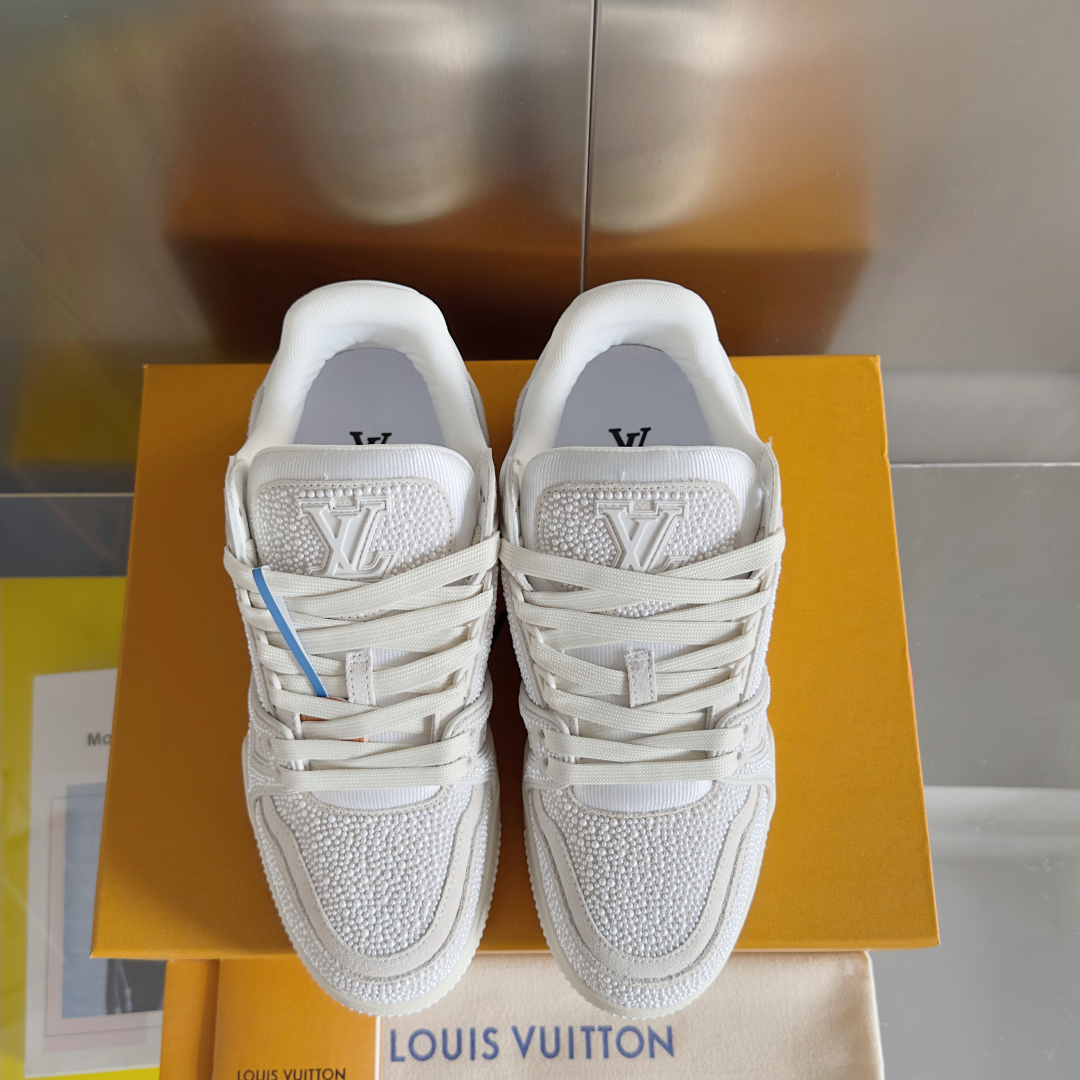 顶级版本：男款
LV TARINE路易威登 驴牌 L家 情侣款 休闲 运动鞋 滑板鞋
原版购入开发 做货