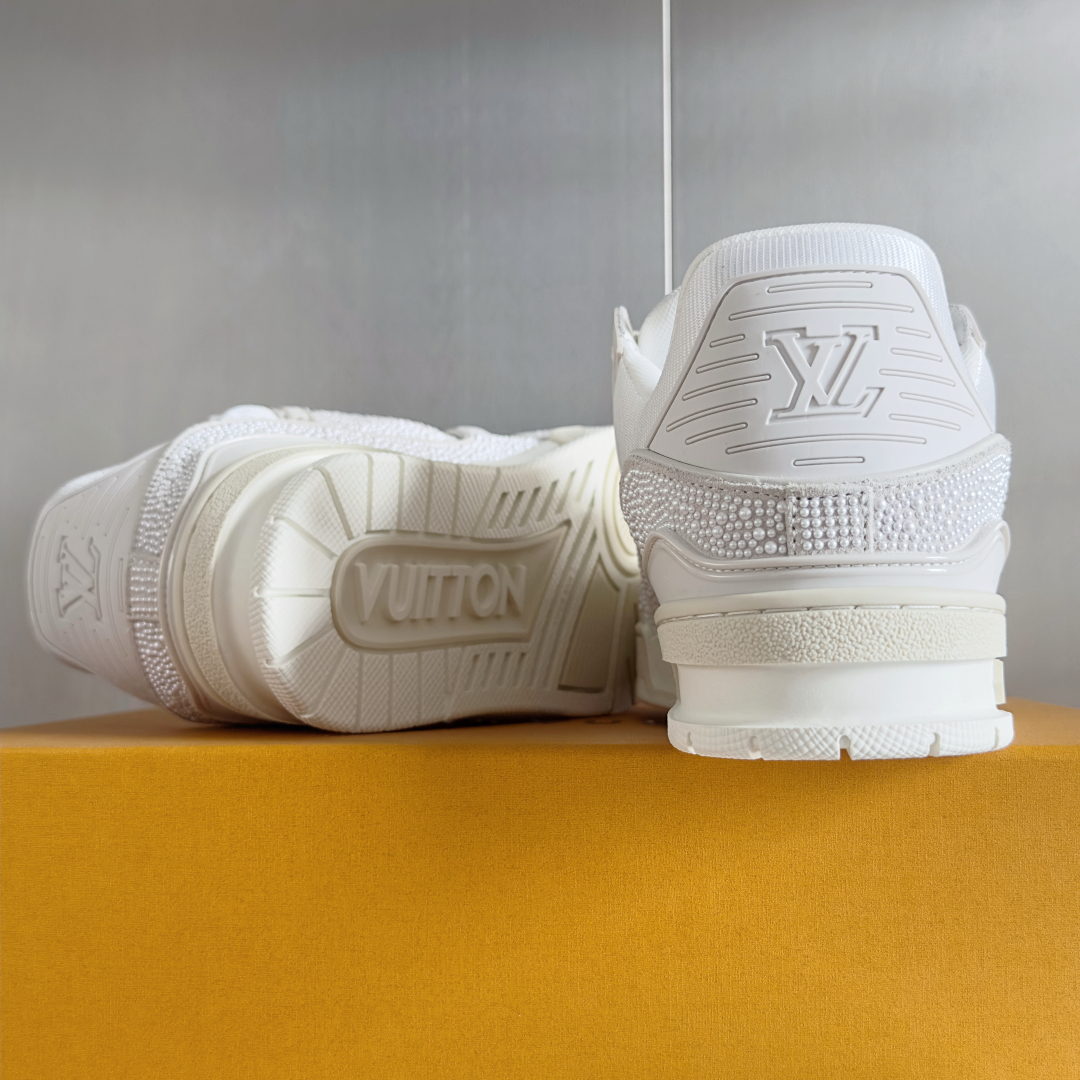 顶级版本：男款
LV TARINE路易威登 驴牌 L家 情侣款 休闲 运动鞋 滑板鞋
原版购入开发 做货
