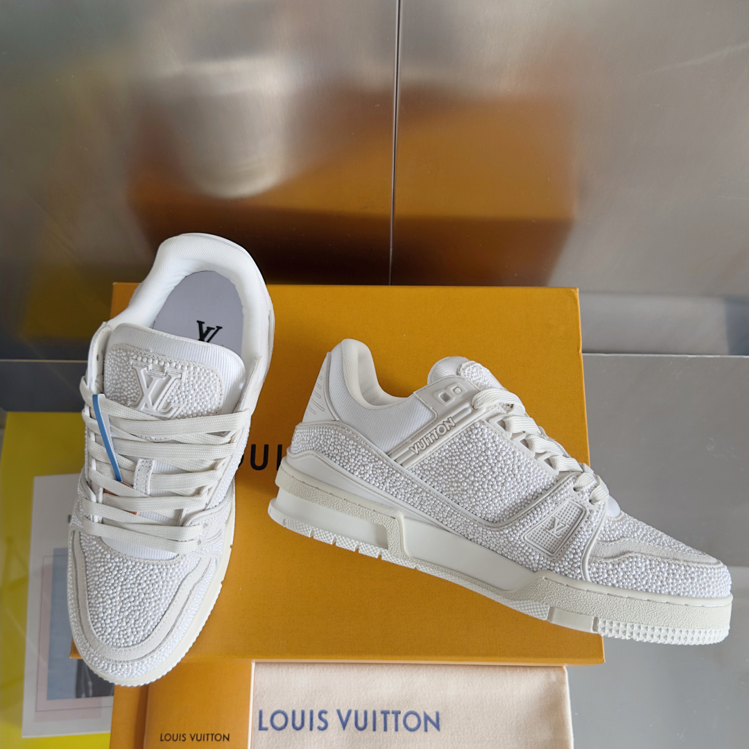 顶级版本：男款
LV TARINE路易威登 驴牌 L家 情侣款 休闲 运动鞋 滑板鞋
原版购入开发 做货