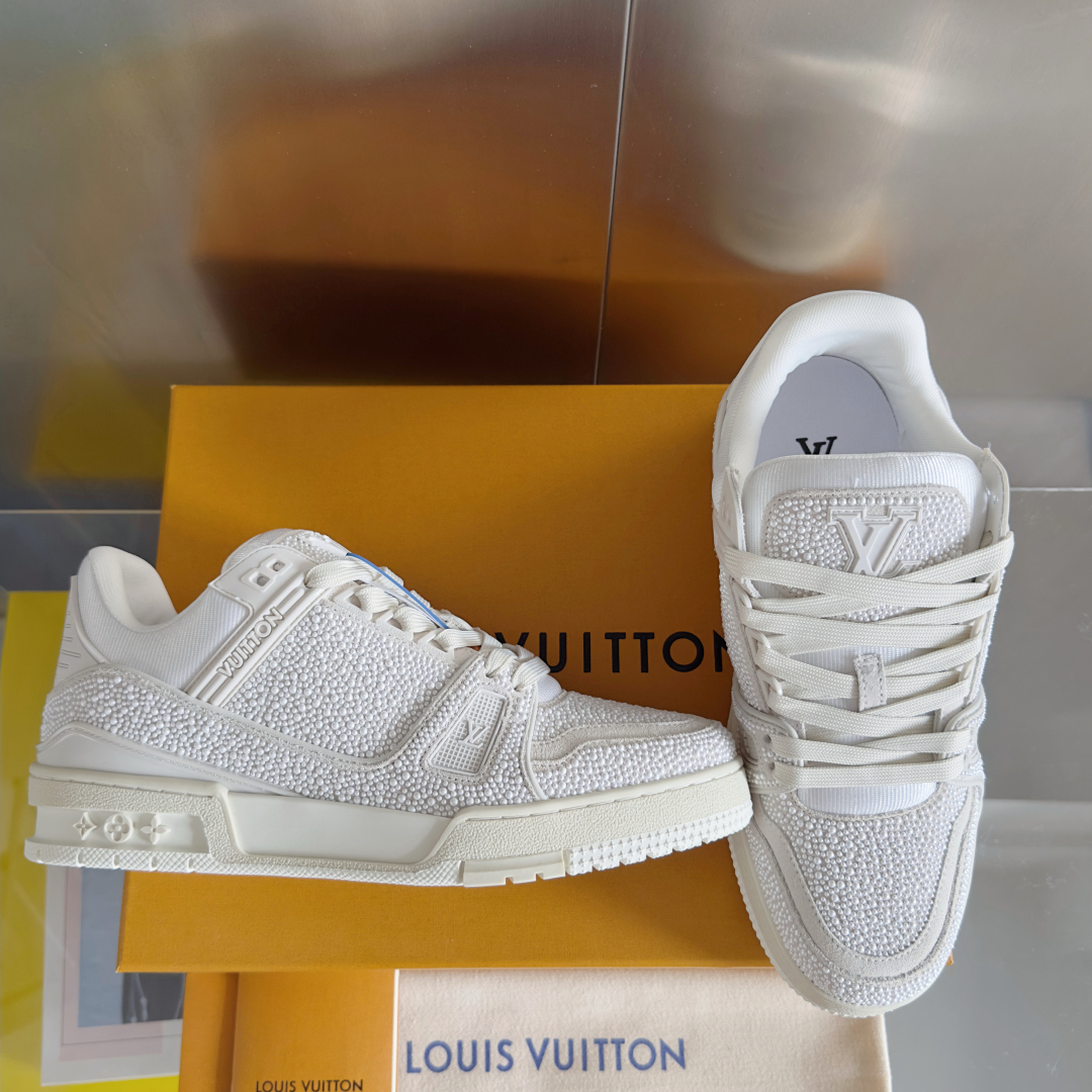 顶级版本：男款
LV TARINE路易威登 驴牌 L家 情侣款 休闲 运动鞋 滑板鞋
原版购入开发 做货