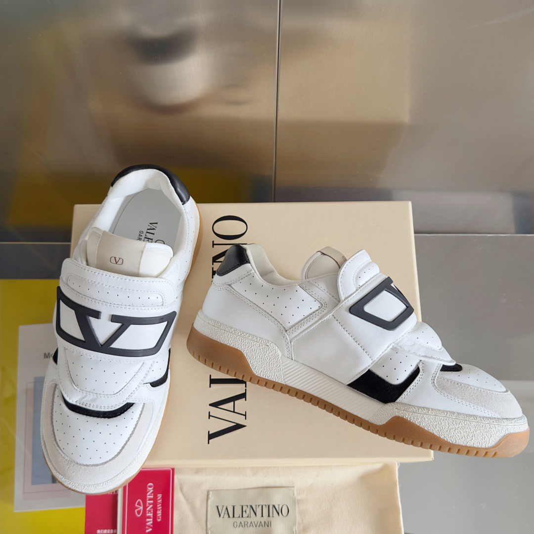 顶级版本:情侣款
Valentino华伦天奴 Joie de Jouer系列 魔术贴 厚底 面包鞋 情侣