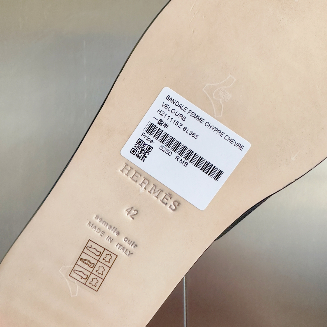 顶级版本：情侣款（莞货+飞机盒
Hermes爱马仕lzmir系列 情侣款 老舅鞋 复古 二舅拖鞋 H拖 