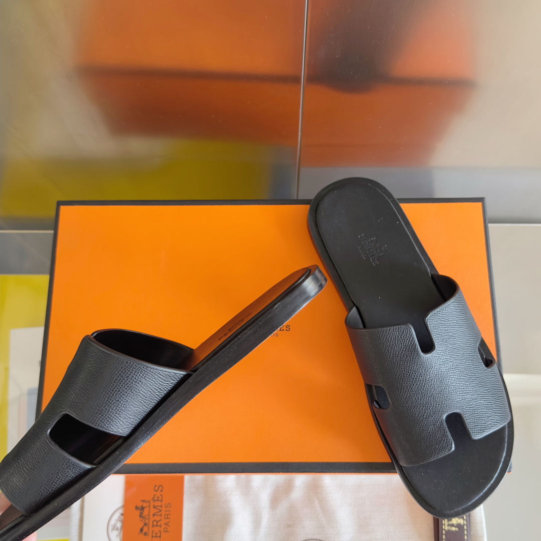 顶级版本：情侣款（莞货+飞机盒
Hermes爱马仕lzmir系列 情侣款 老舅鞋 复古 二舅拖鞋 H拖 