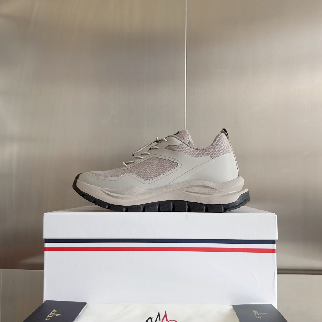 顶级版本:男款
Moncler 盟可睐/蒙口 户外 休闲 运动鞋 老爹鞋
原版购入开发 做货 运动鞋旨在