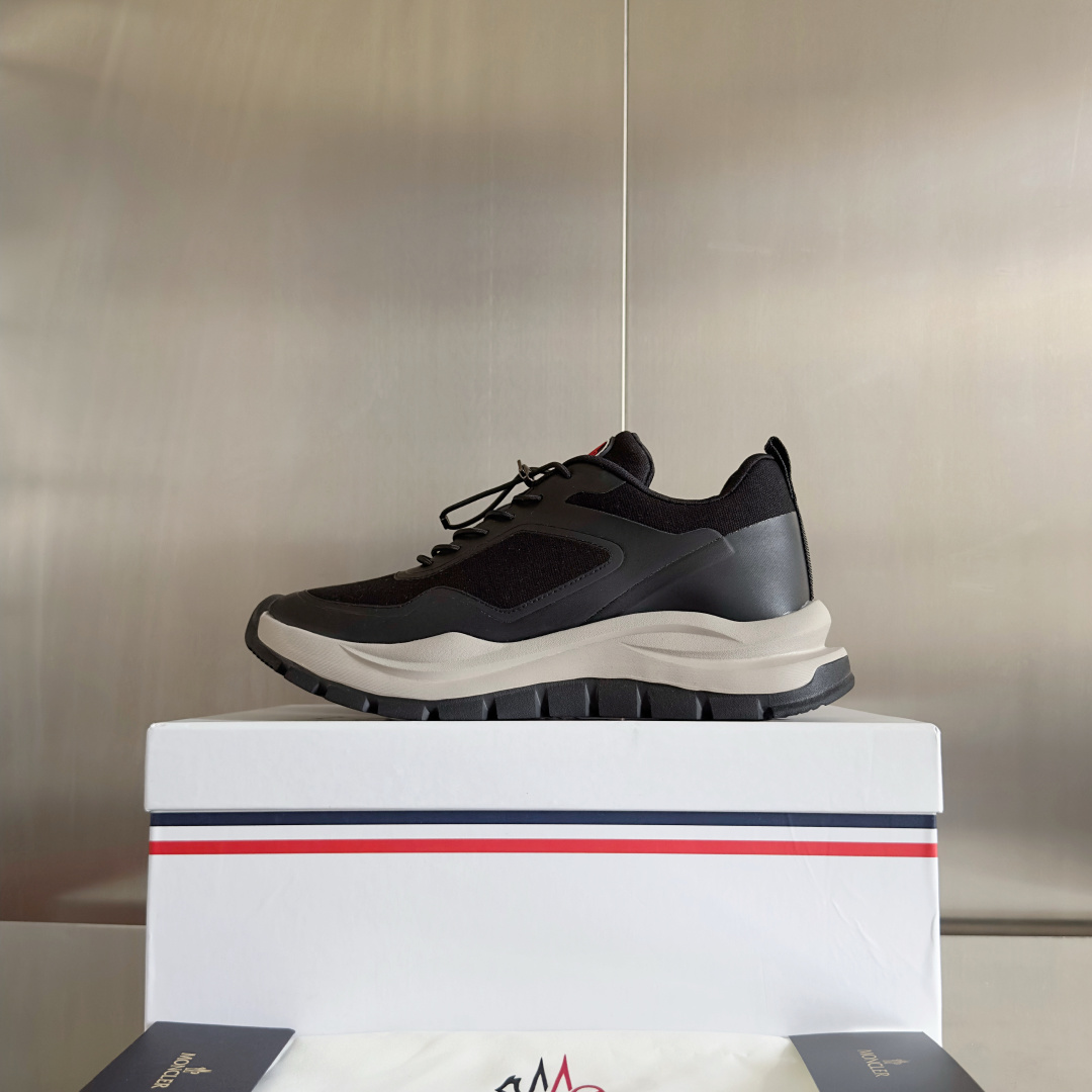 顶级版本:男款
Moncler 盟可睐/蒙口 户外 休闲 运动鞋 老爹鞋
原版购入开发 做货 运动鞋旨在