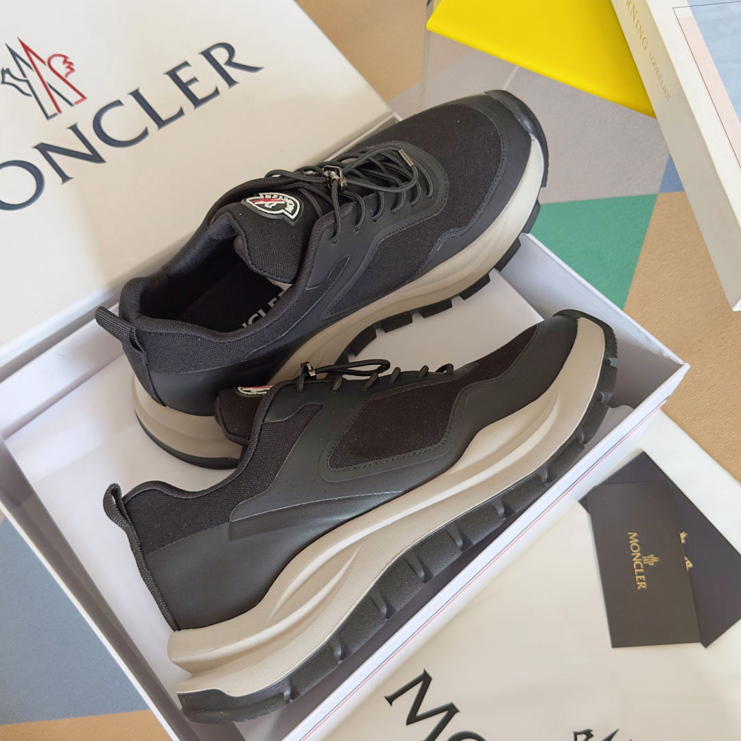 顶级版本:男款
Moncler 盟可睐/蒙口 户外 休闲 运动鞋 老爹鞋
原版购入开发 做货 运动鞋旨在